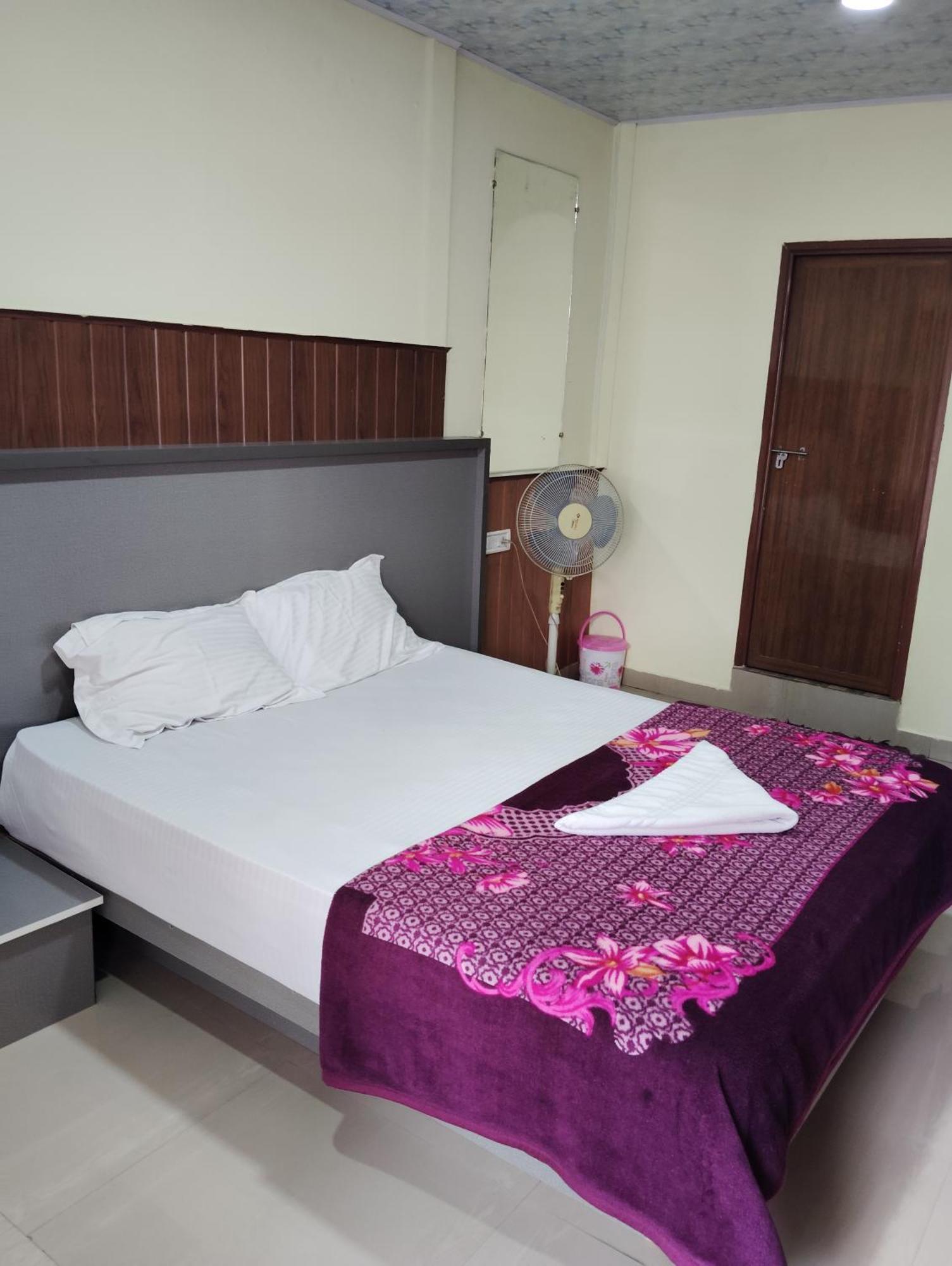 Riya Home Stay Munnar Anaviratty Ngoại thất bức ảnh