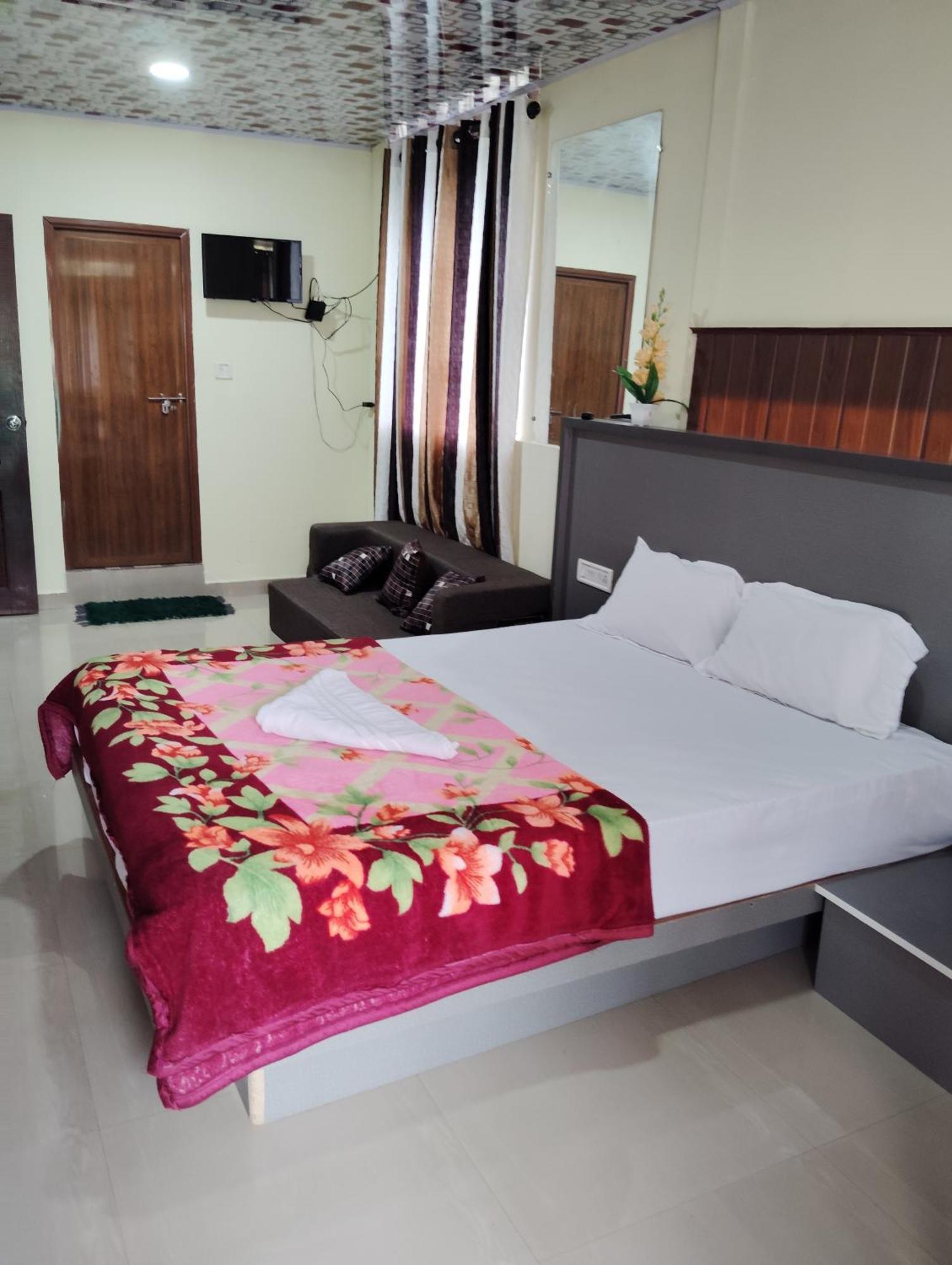 Riya Home Stay Munnar Anaviratty Ngoại thất bức ảnh